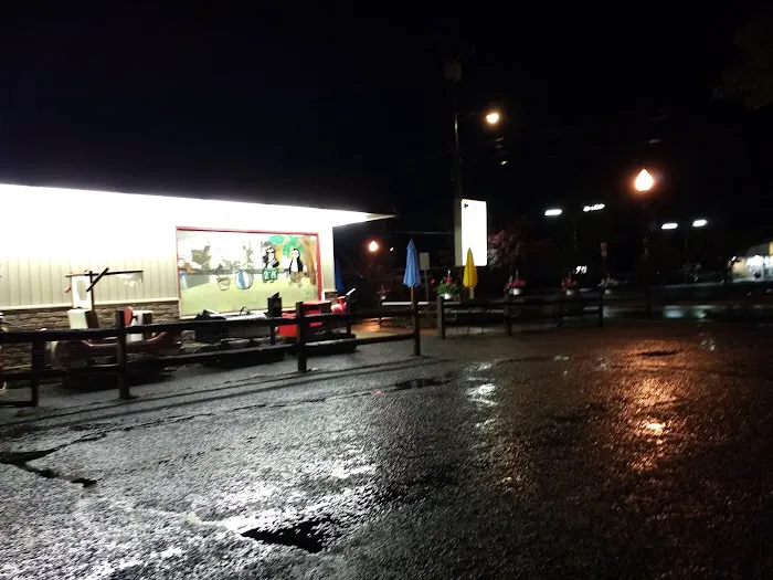 Twin Kiss Drive In Picture 9