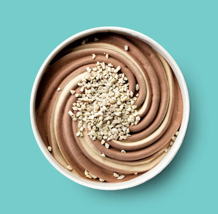 Cravins Soft Serve & Frozen Yogurt Picture 9