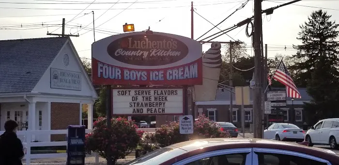Four Boys Ice Cream Shop Picture 5