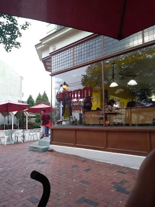 UMMM Ice Cream Parlor Picture 1
