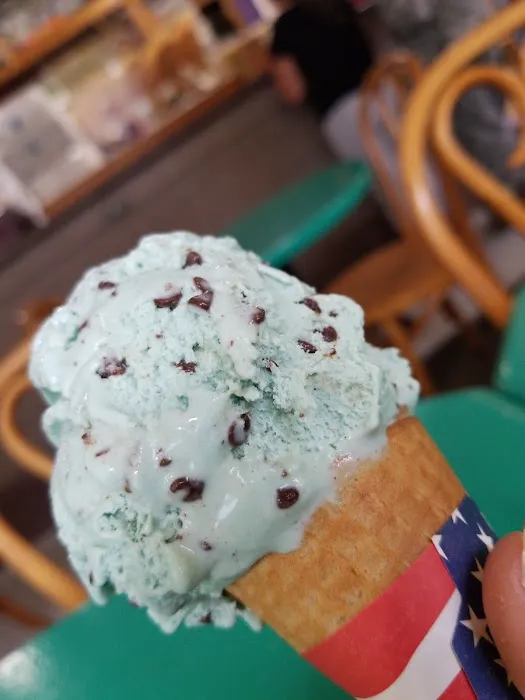 UMMM Ice Cream Parlor Picture 5
