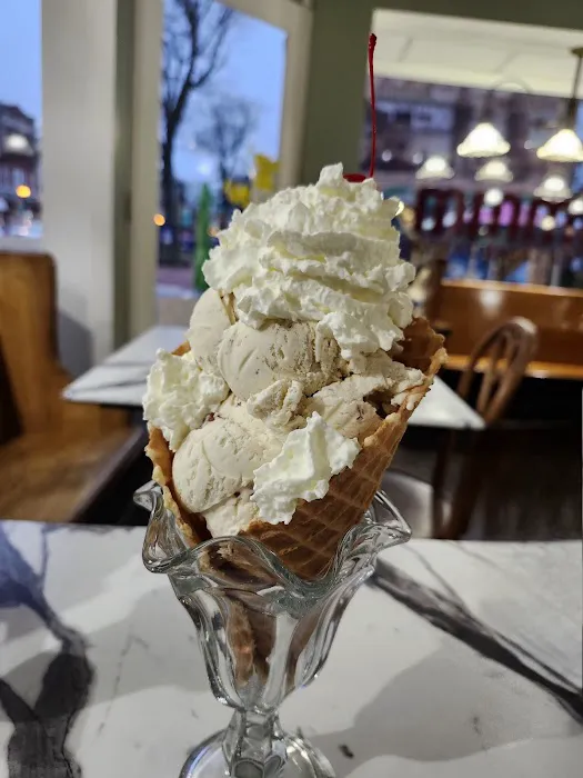 UMMM Ice Cream Parlor Picture 3