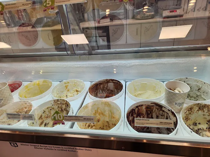 Kilwins Ice Cream - Chocolate - Fudge Picture 3