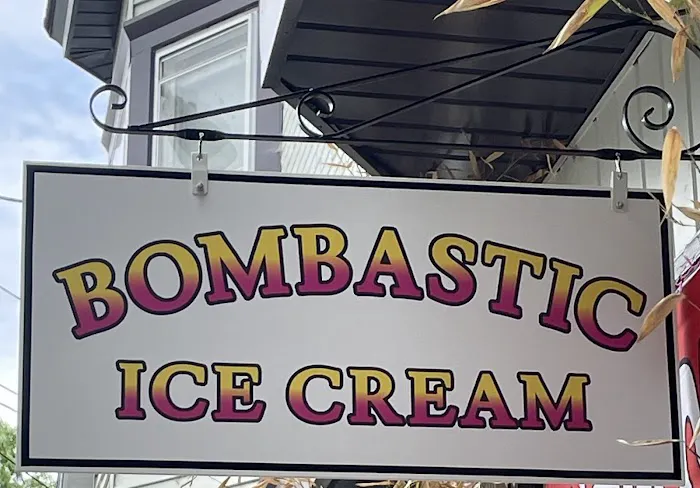 Ice cream & water ice shop Picture 2