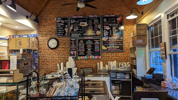 Village Creamery & Sweetshop Picture 8