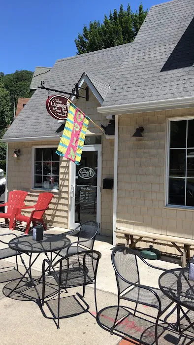 Village Creamery & Sweetshop Picture 4