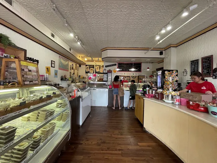 Nina's Sweet Shoppe Picture 3