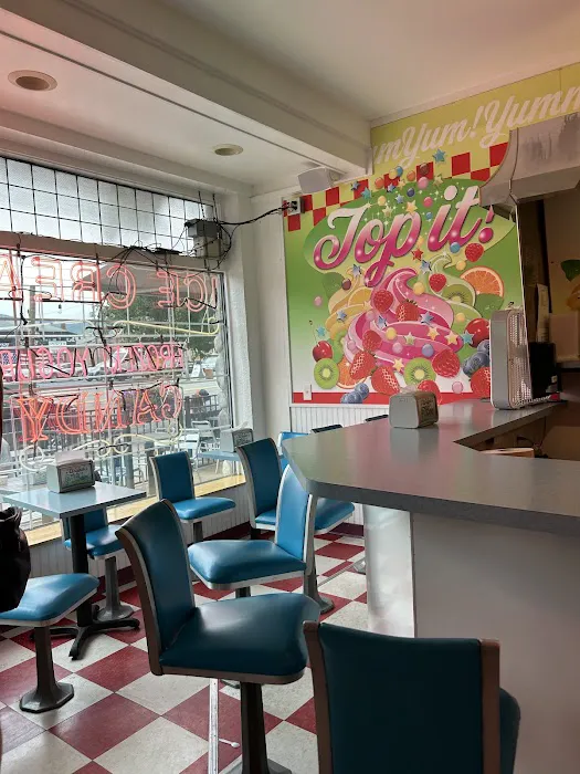 Scoops Soda Fountain Picture 4