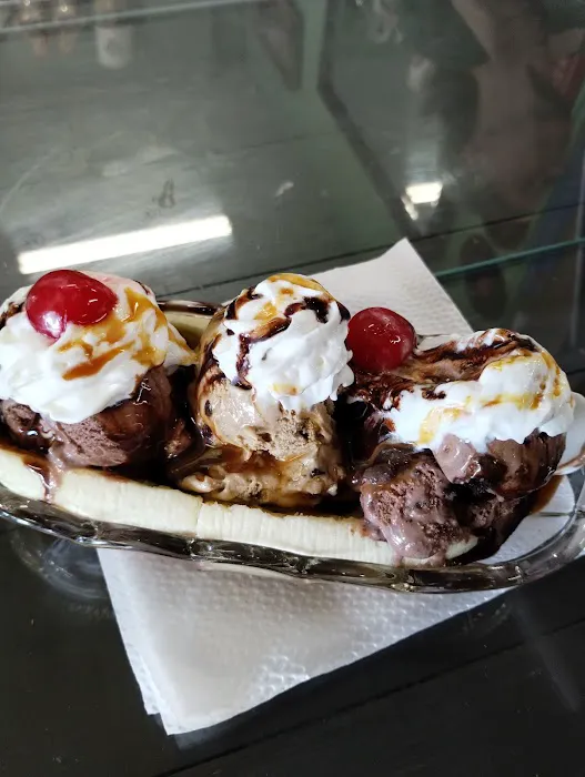 The Pig's Tail Ice Cream Shop Picture 1