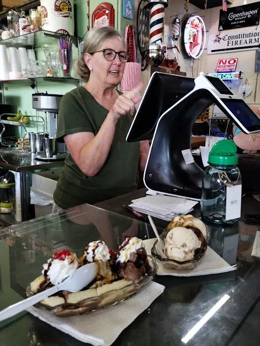 The Pig's Tail Ice Cream Shop Picture 3