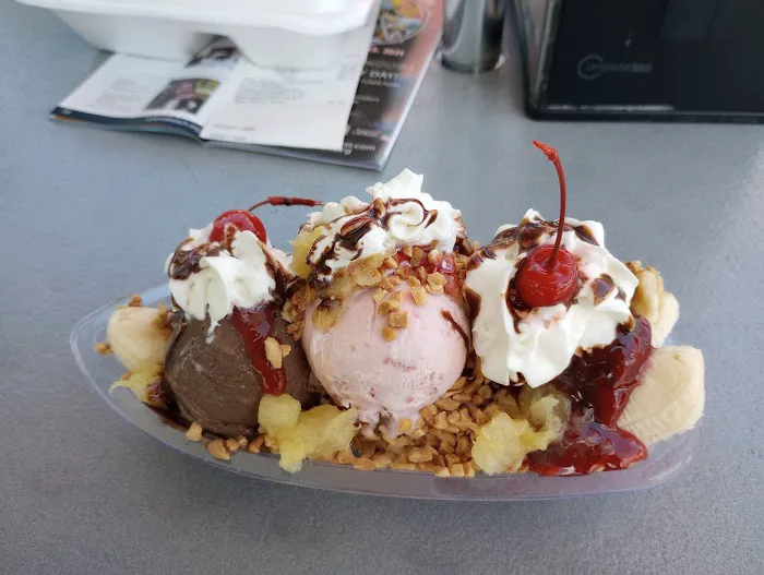 The Pink Poodle Ice Cream Shoppe in Colonial Beach, Va. Picture 9