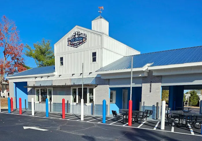 Moo's Landing Ice Cream Company Picture 1