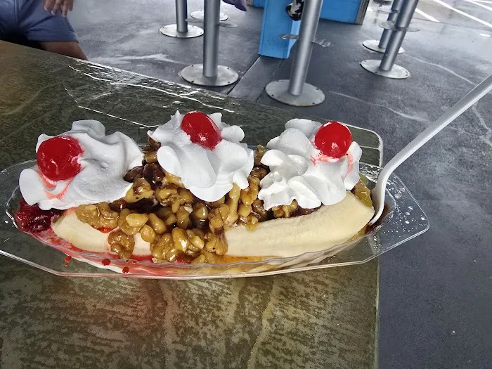 Moo's Landing Ice Cream Company Picture 8