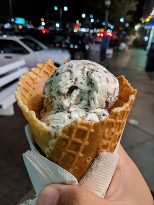 Kilwins Ice Cream - Chocolate - Fudge Picture 4