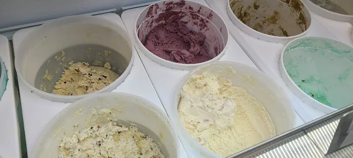 Twisters Ice Cream Cafe Picture 2