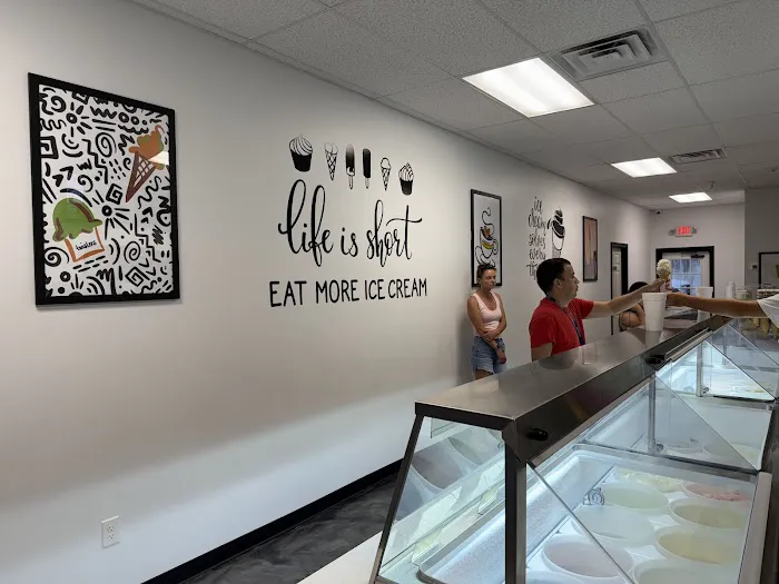 Twisters Ice Cream Cafe Picture 1