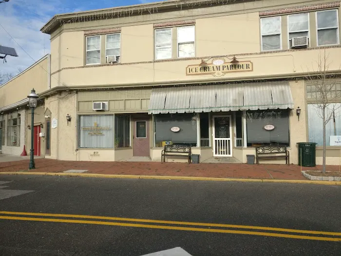 Nellie Bly's Olde Tyme Ice Cream Parlour Picture 10