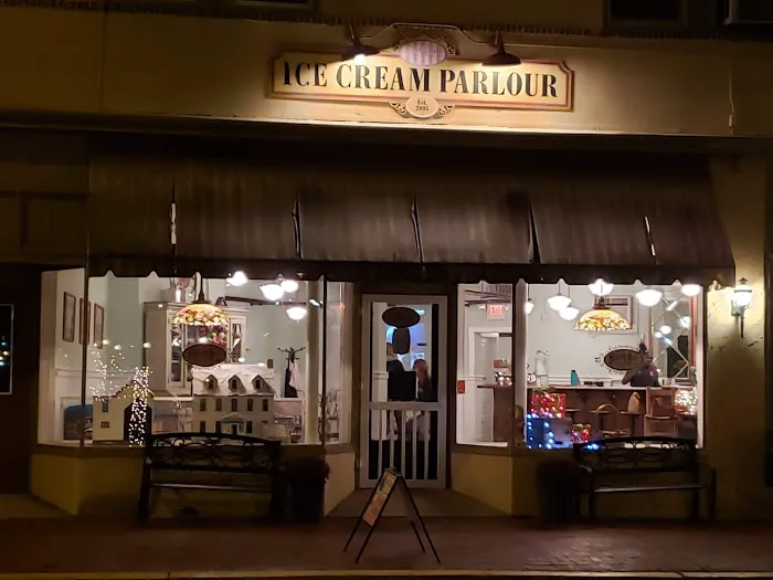 Nellie Bly's Olde Tyme Ice Cream Parlour Picture 7