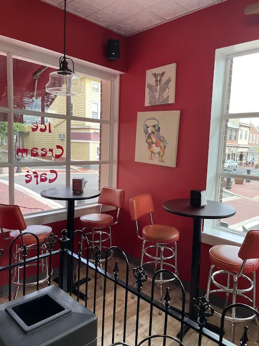 Vincent's Ice Cream Shop Picture 2