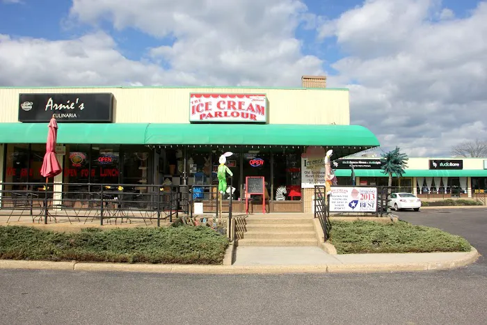 Ice Cream Parlour Picture 5