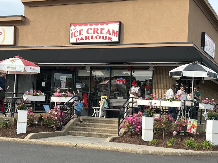Ice Cream Parlour Picture 10