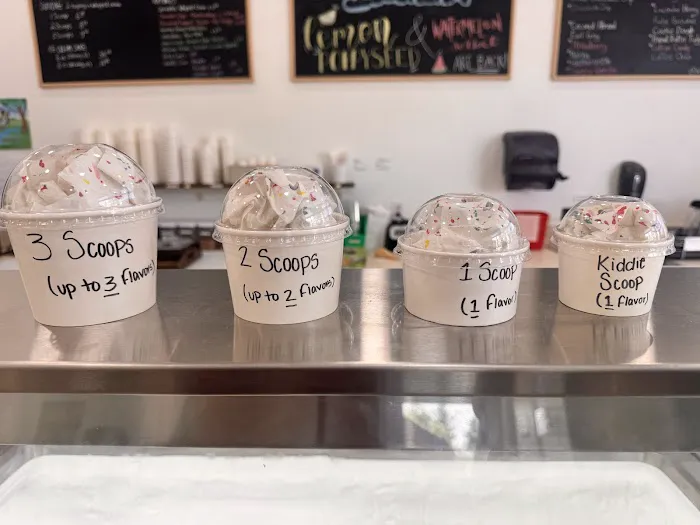 Daniela's Ice Cream Picture 7