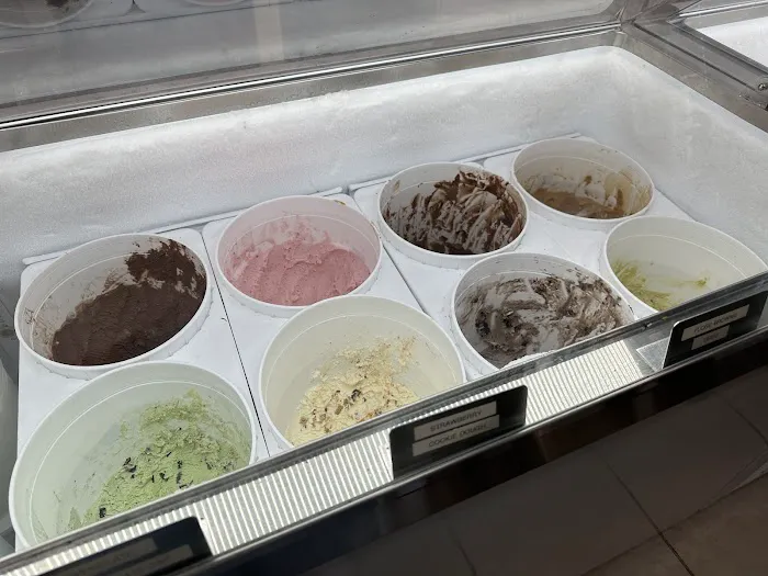 Daniela's Ice Cream Picture 6