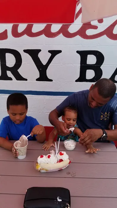 Little's Dairy Bar Picture 6