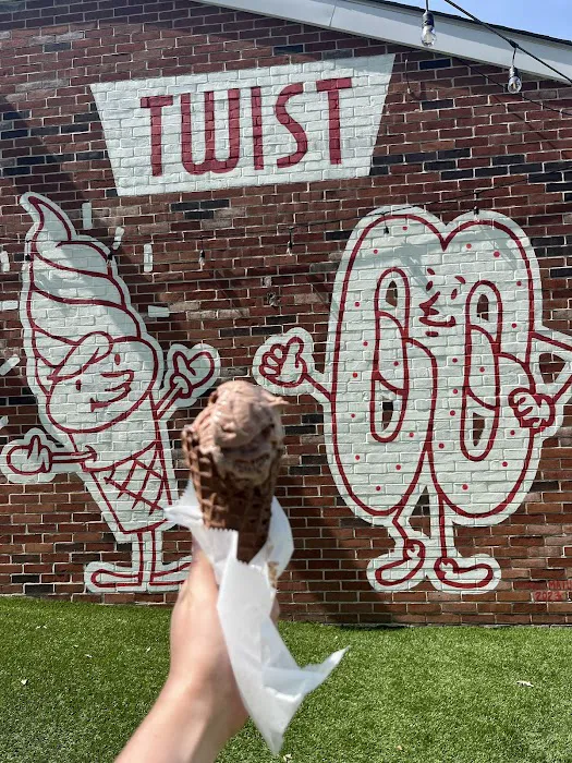 Twist Pretzels & Ice Cream Picture 9