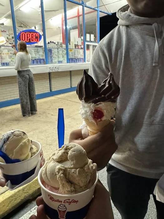 Mister Softee Ice Cream Store Picture 10