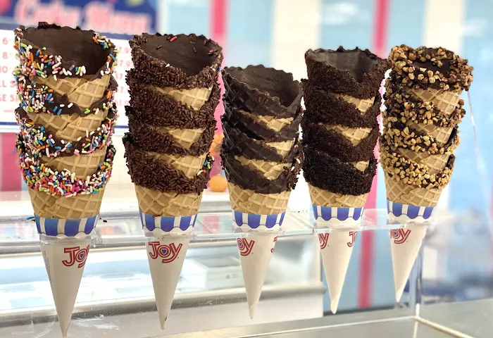 Twist Ice Cream Shop Picture 5
