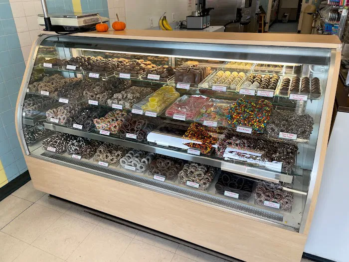 Twist Ice Cream Shop Picture 2