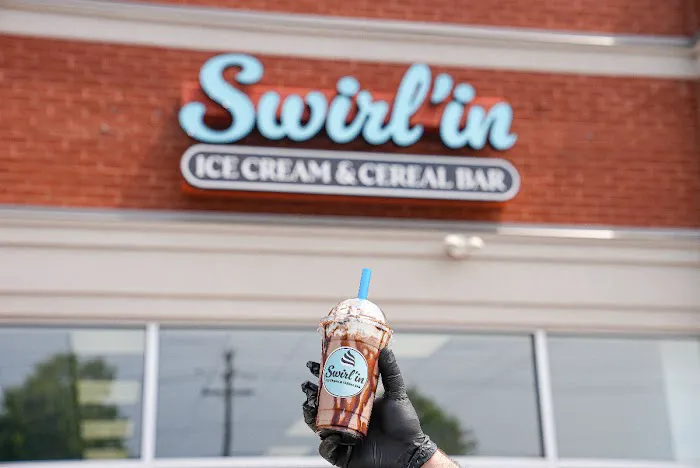 Swirl'in Ice Cream & Cereal Bar Picture 1