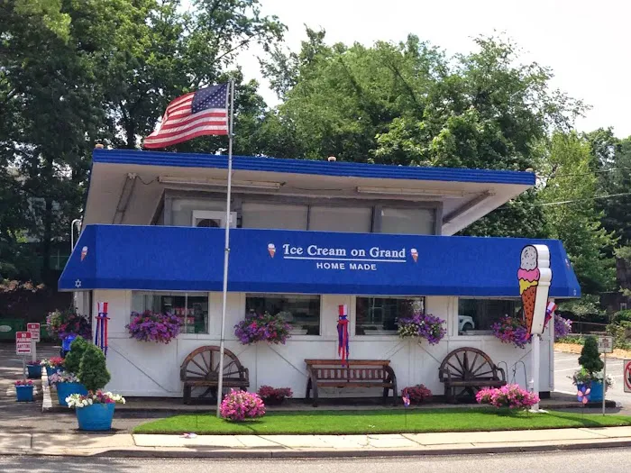 Ice Cream on Grand Picture 1
