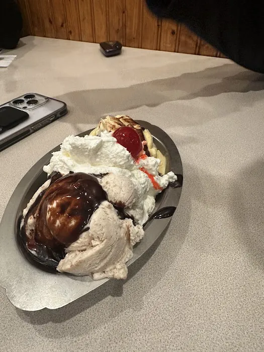Egger's Ice Cream Parlor Picture 9