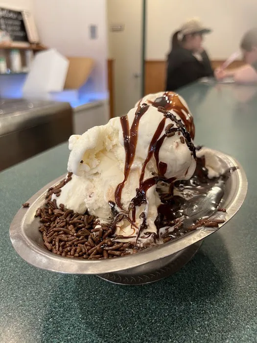 Egger's Ice Cream Parlor Picture 2