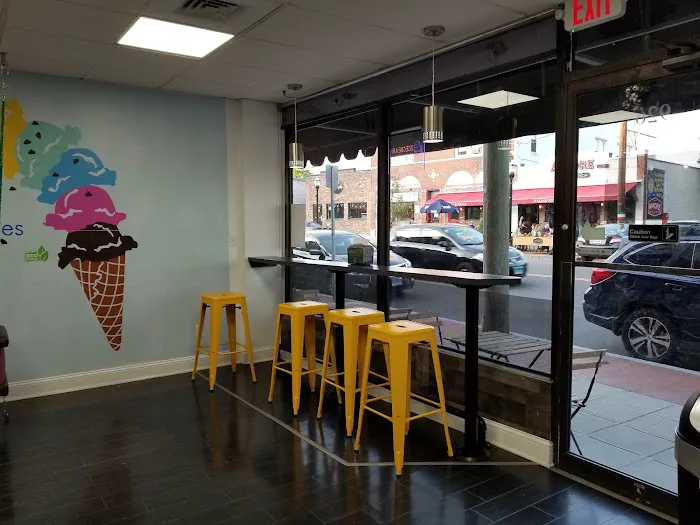 Scoops Hope st Ice Cream Shop Picture 4