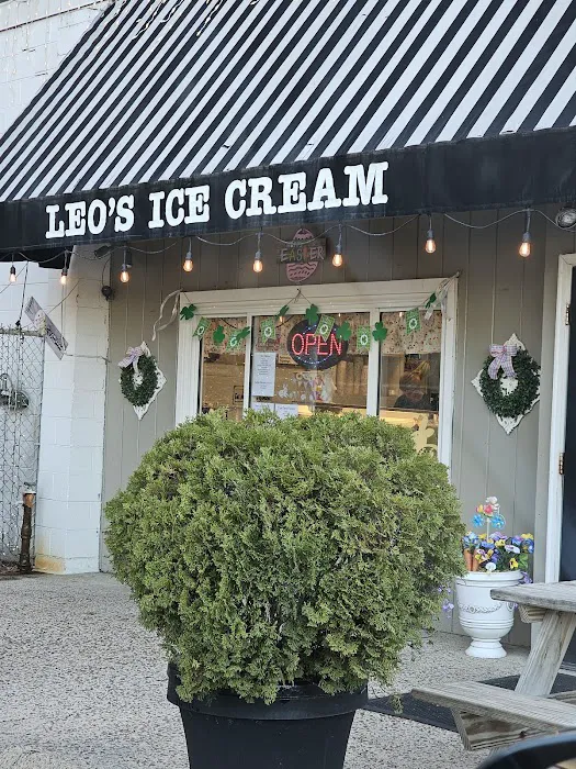 Leo's Famous Yum Yum Picture 5