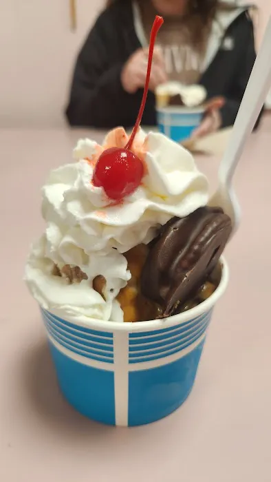 Hobby Horse Ice Cream Parlor & Cafe Picture 1
