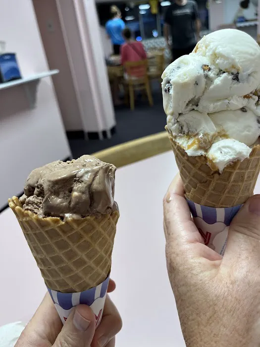 Hobby Horse Ice Cream Parlor & Cafe Picture 2
