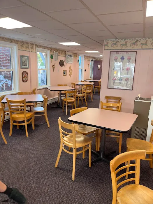 Hobby Horse Ice Cream Parlor & Cafe Picture 5