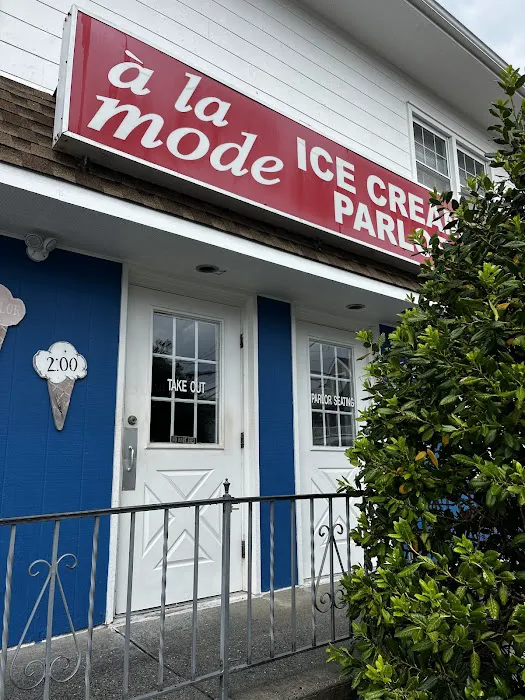 A La Mode Ice Cream Parlor Picture 1