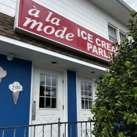 A La Mode Ice Cream Parlor ico