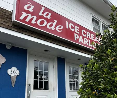 A La Mode Ice Cream Parlor