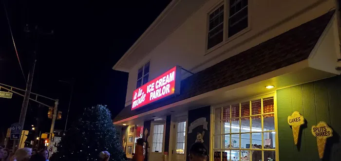 A La Mode Ice Cream Parlor Picture 2
