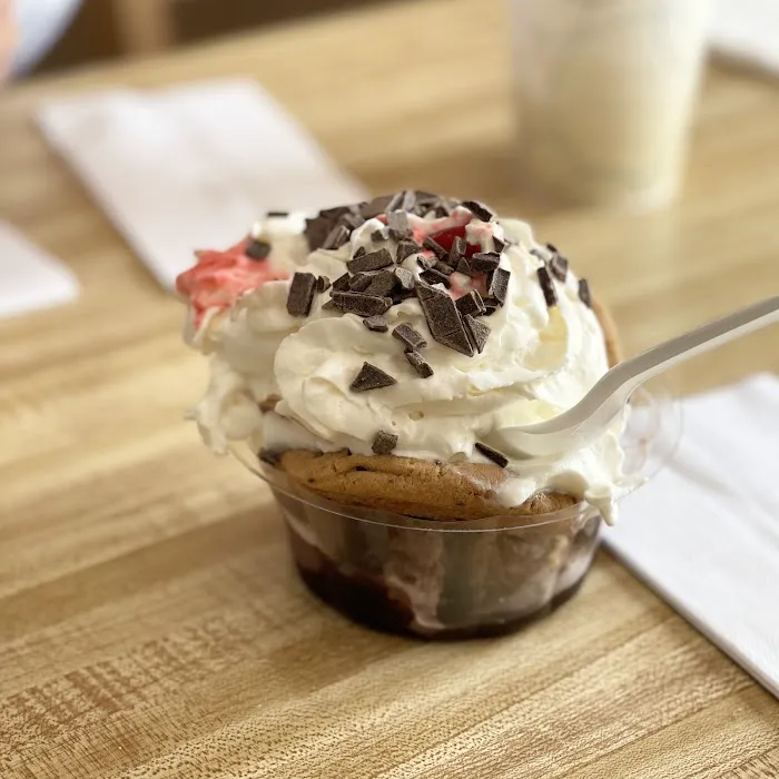 A La Mode Ice Cream Parlor Picture 6