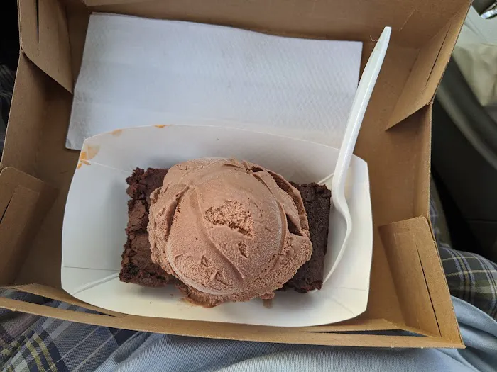 A La Mode Ice Cream Parlor Picture 5