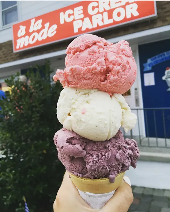 A La Mode Ice Cream Parlor Picture 10