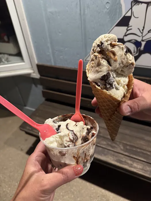 Aunt Betty's Ice Cream Shack Picture 3