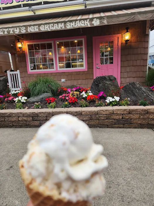 Aunt Betty's Ice Cream Shack Picture 8